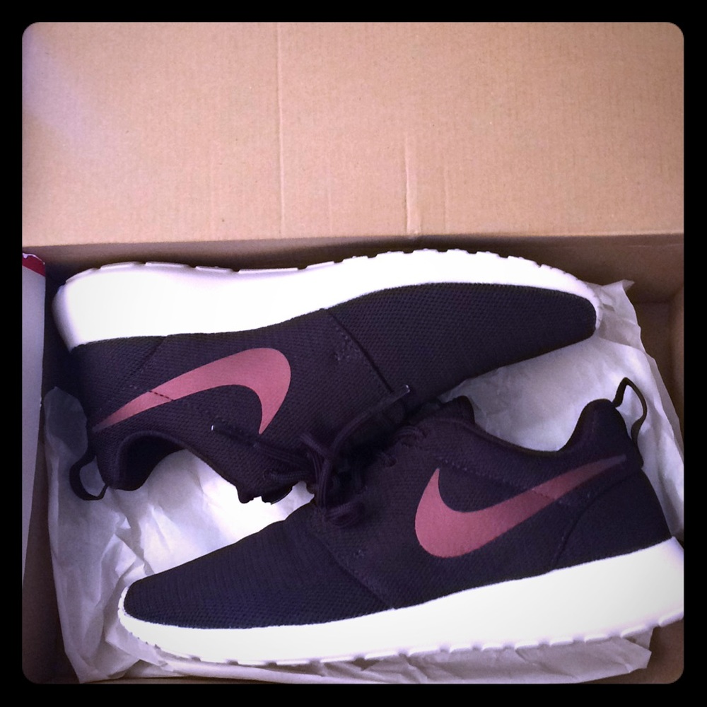 Nike Roshe One Sneakers✨